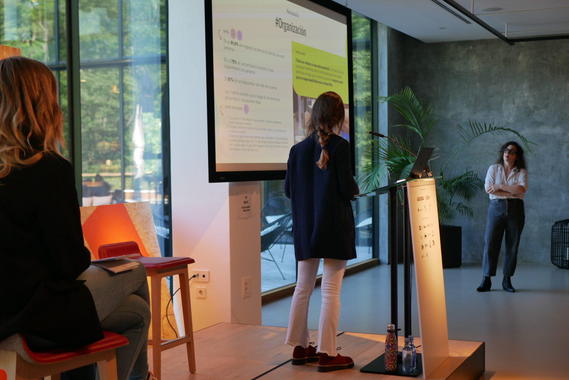El equipo de Apitropik presentando los resultados del proyecto.